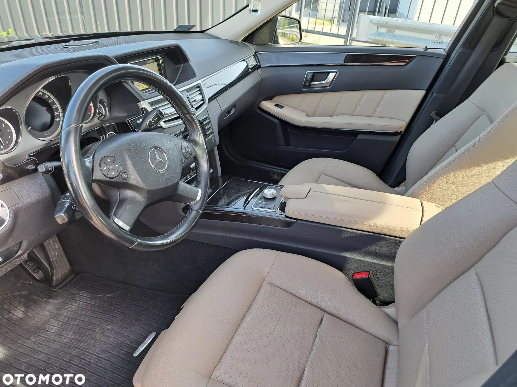 Mercedes-Benz Klasa E 220 CDI BlueEff Avantgarde - 9