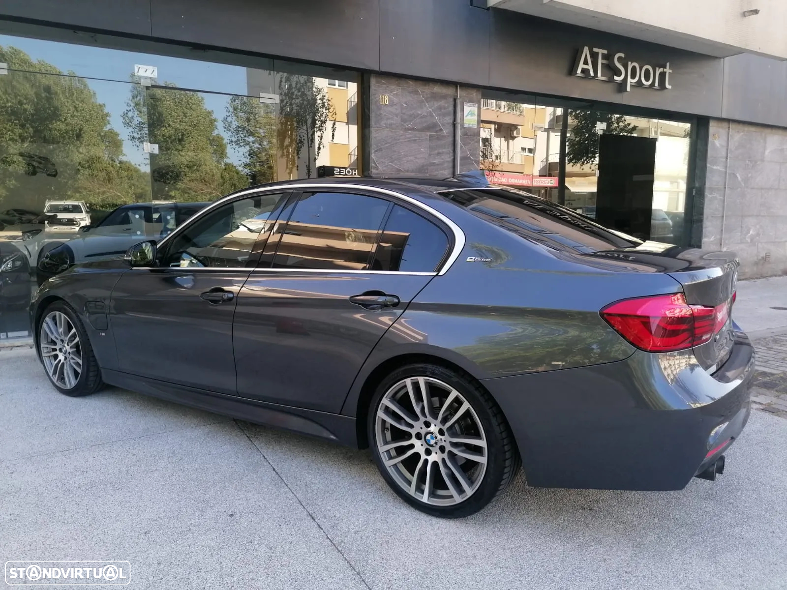 BMW 330 e iPerformance Pack M - 25