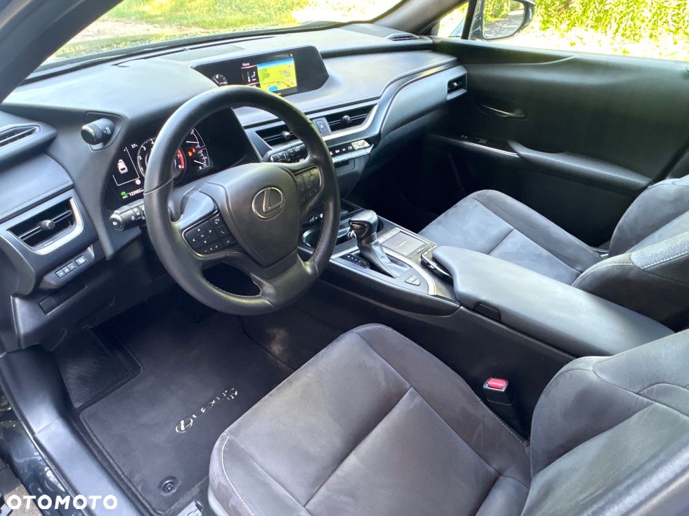 Lexus UX - 16