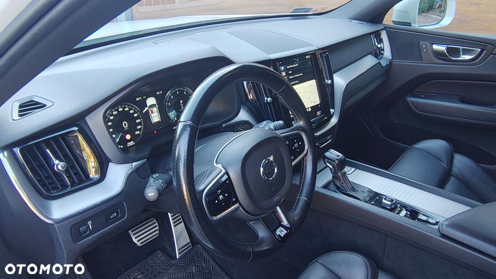 Volvo XC 60 T5 R-Design - 6