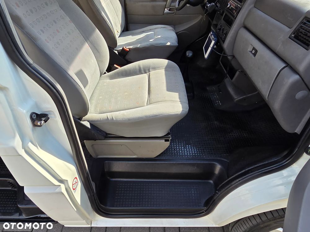 Volkswagen Caravelle - 35