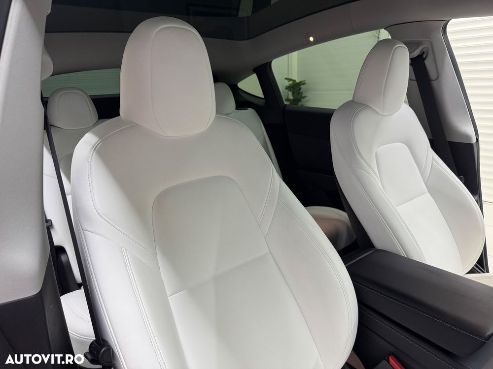 Tesla Model Y Long Range Dual Motor AWD - 26