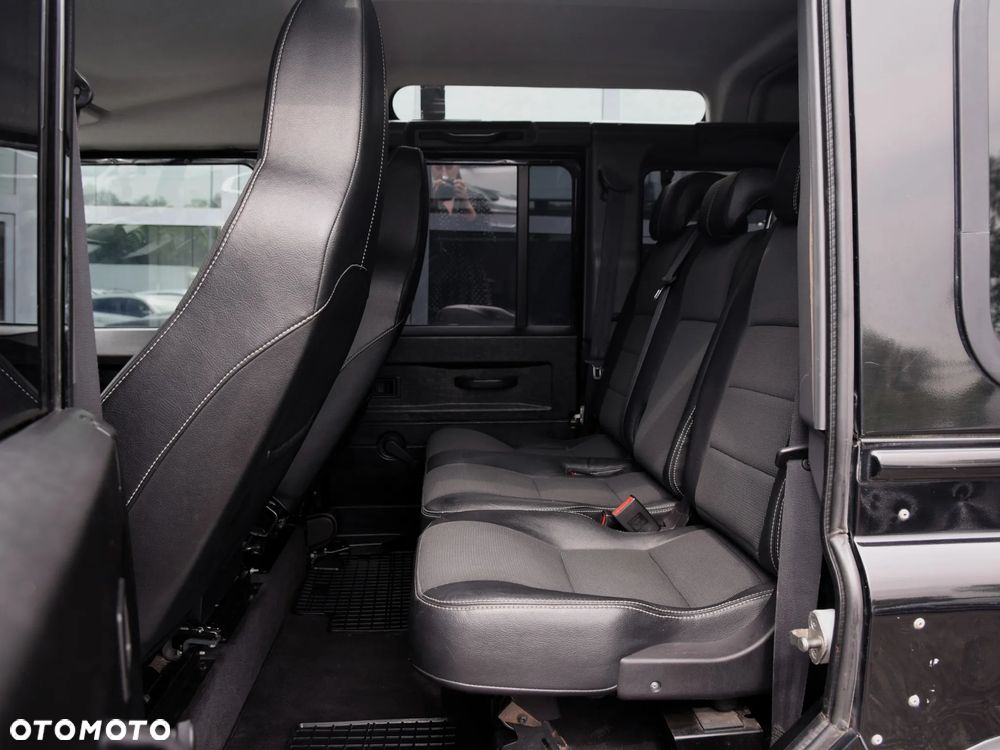 Land Rover Defender - 8