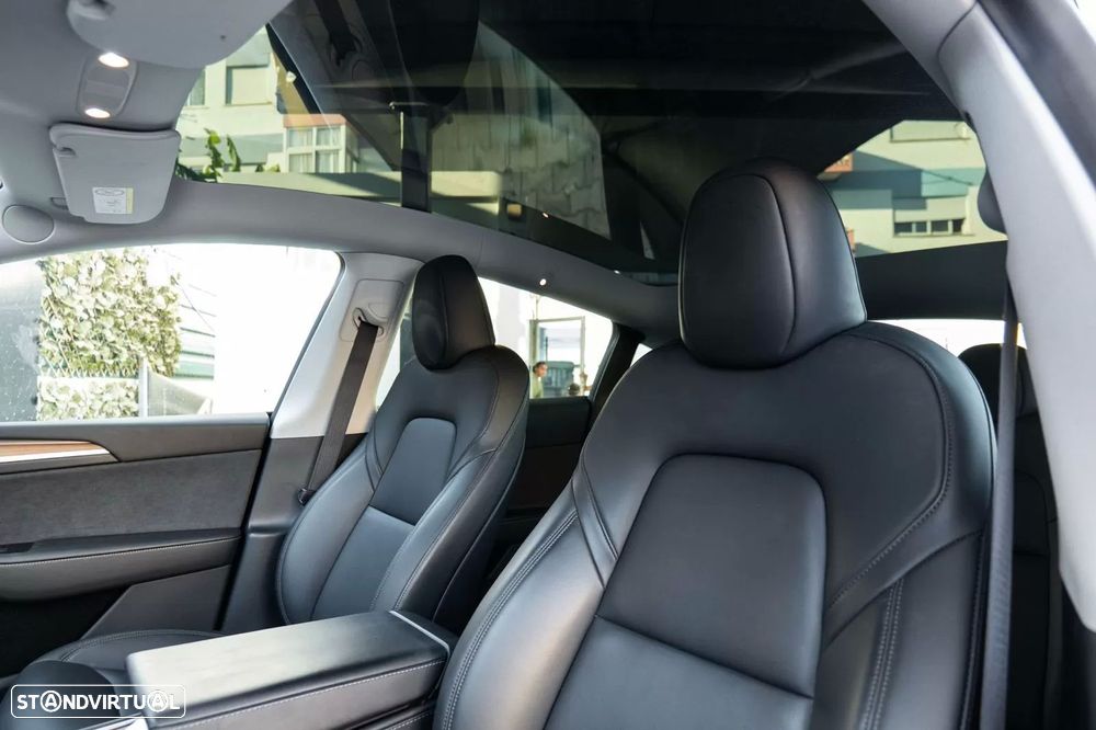 Tesla Model Y Long Range Dual Motor AWD - 13