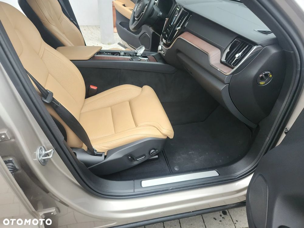 Volvo XC 60 B4 D AWD Ultimate Dark - 14