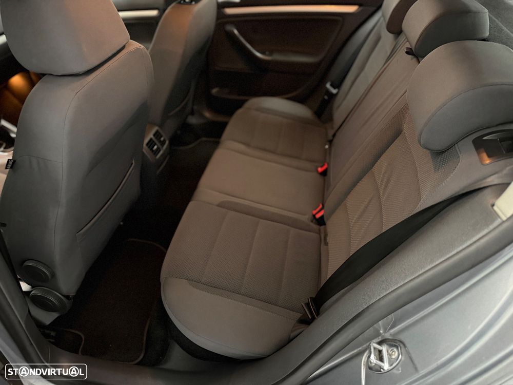 VW Golf 1.9 TDi BlueM. Trend. AC - 23