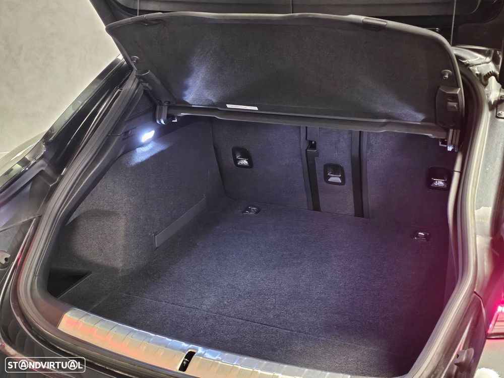 Porsche Taycan Cross Turismo 4 - 32