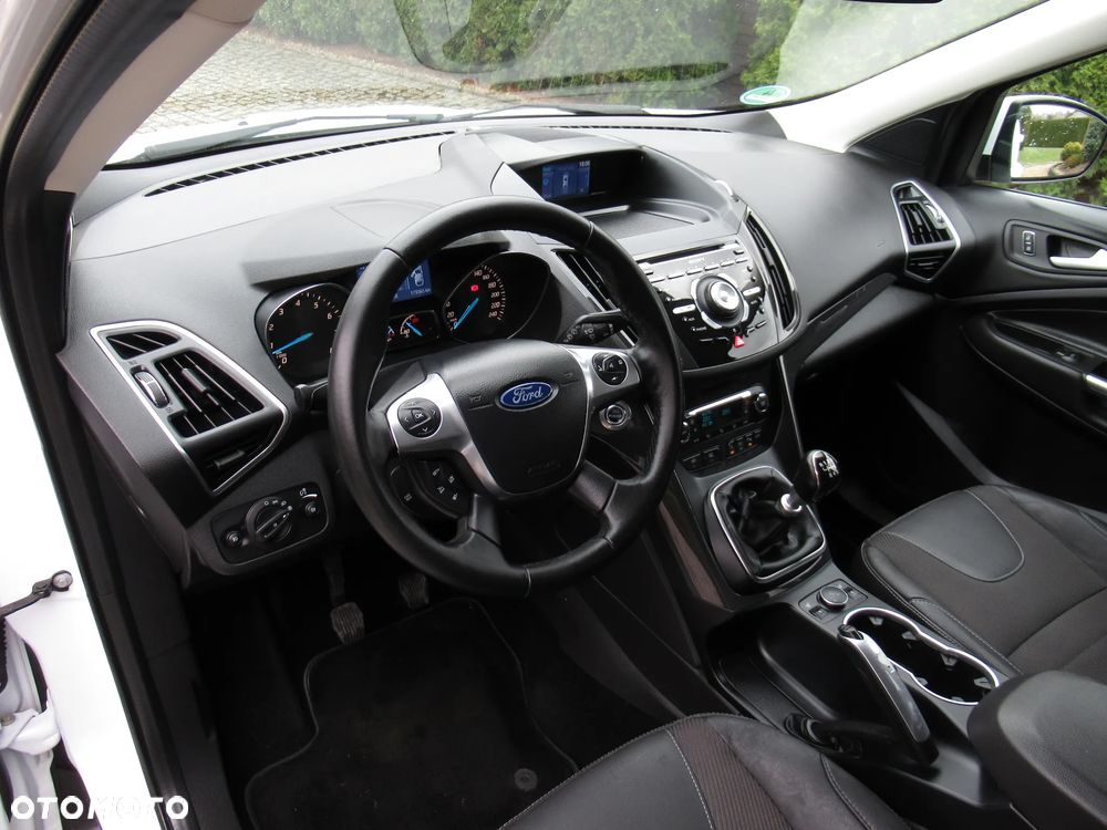 Ford Kuga 1.6 EcoBoost 2x4 Titanium - 24