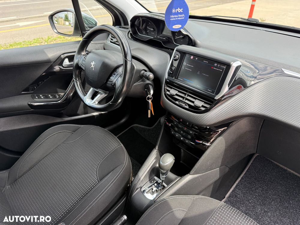 Peugeot 208 1.2 L PureTech Turbo S&S EAT6 Allure - 30