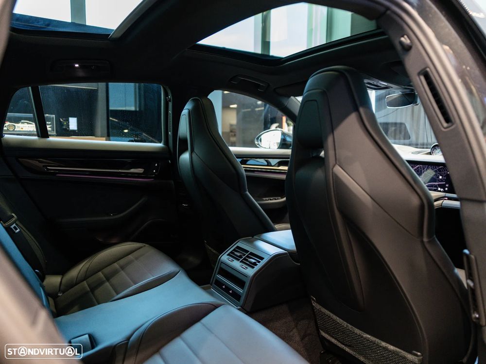 Porsche Panamera 4 E-Hybrid - 40