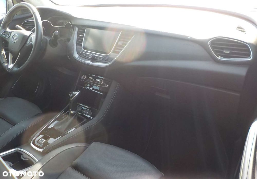 Opel Crossland X - 17