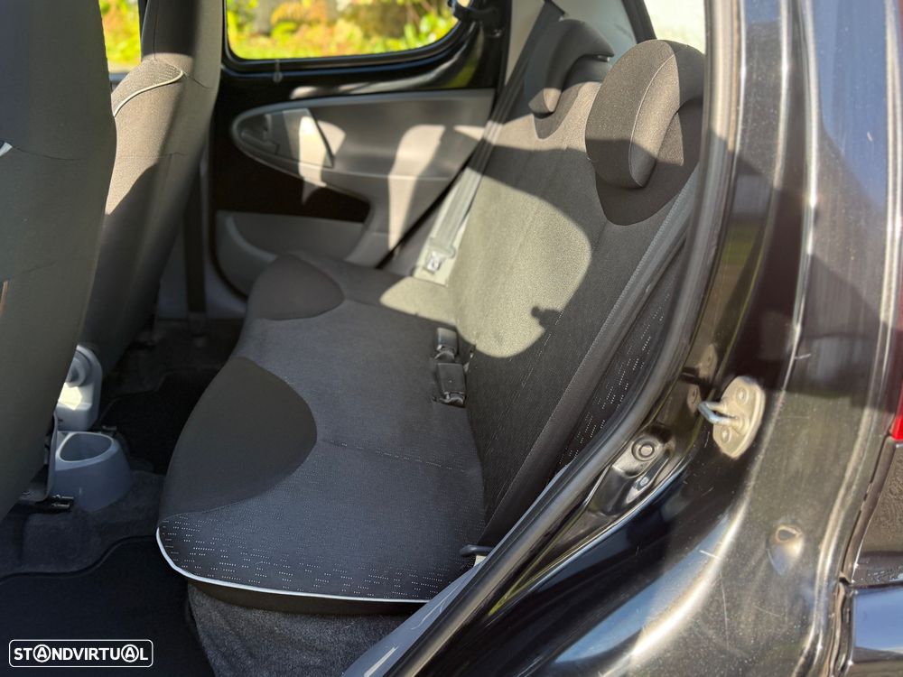 Peugeot 107 1.0 Black&Silver - 11