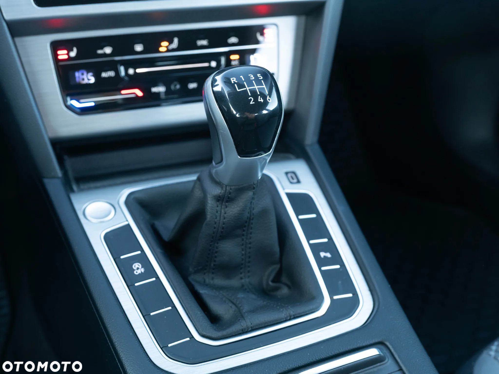 Volkswagen Passat 1.5 TSI EVO Business - 26