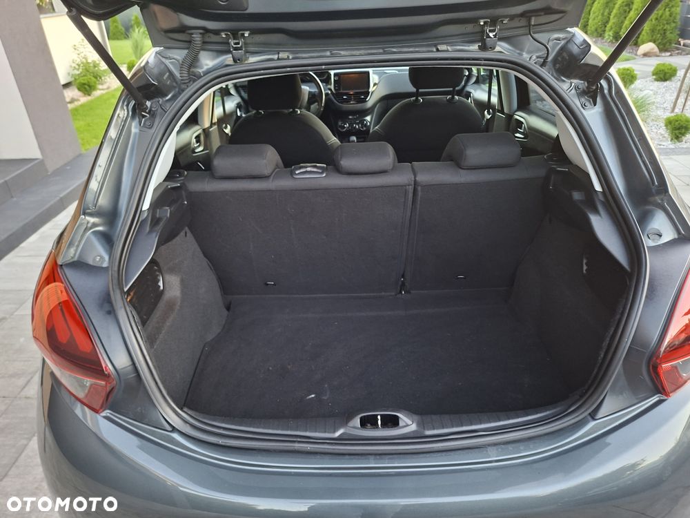 Peugeot 208 - 12