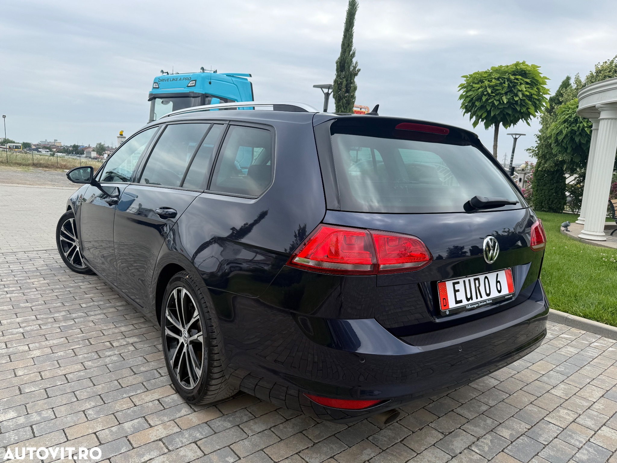 Volkswagen Golf Variant 1.6 TDI BlueMotion Technology DSG Lounge - 2