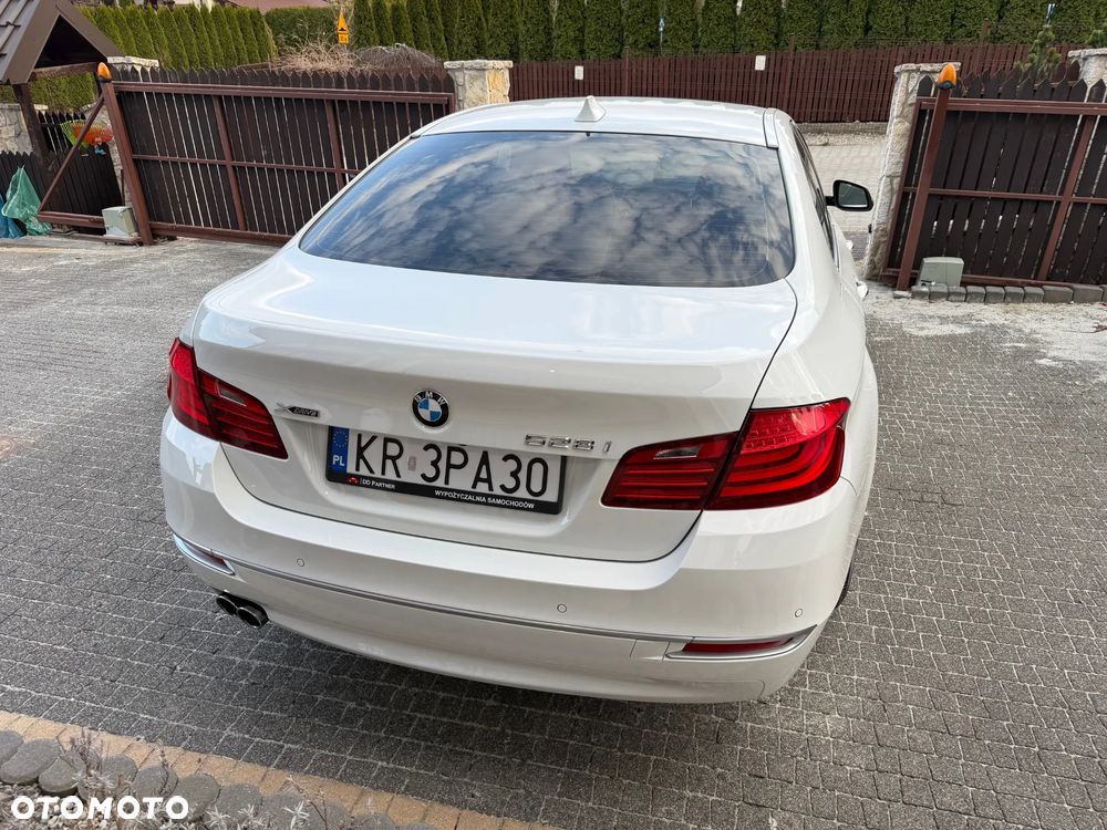BMW Seria 5 528i Luxury Line - 6