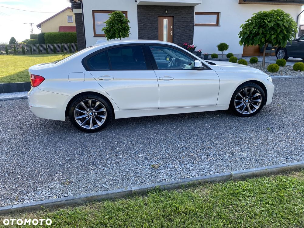 BMW Seria 3 318d Sport Line - 9