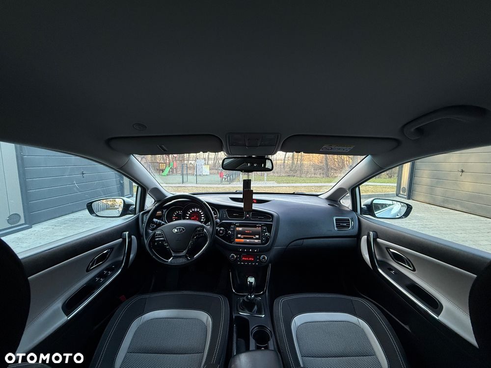 Kia Ceed 1.6 CRDi 128 Dream Team Edition - 13