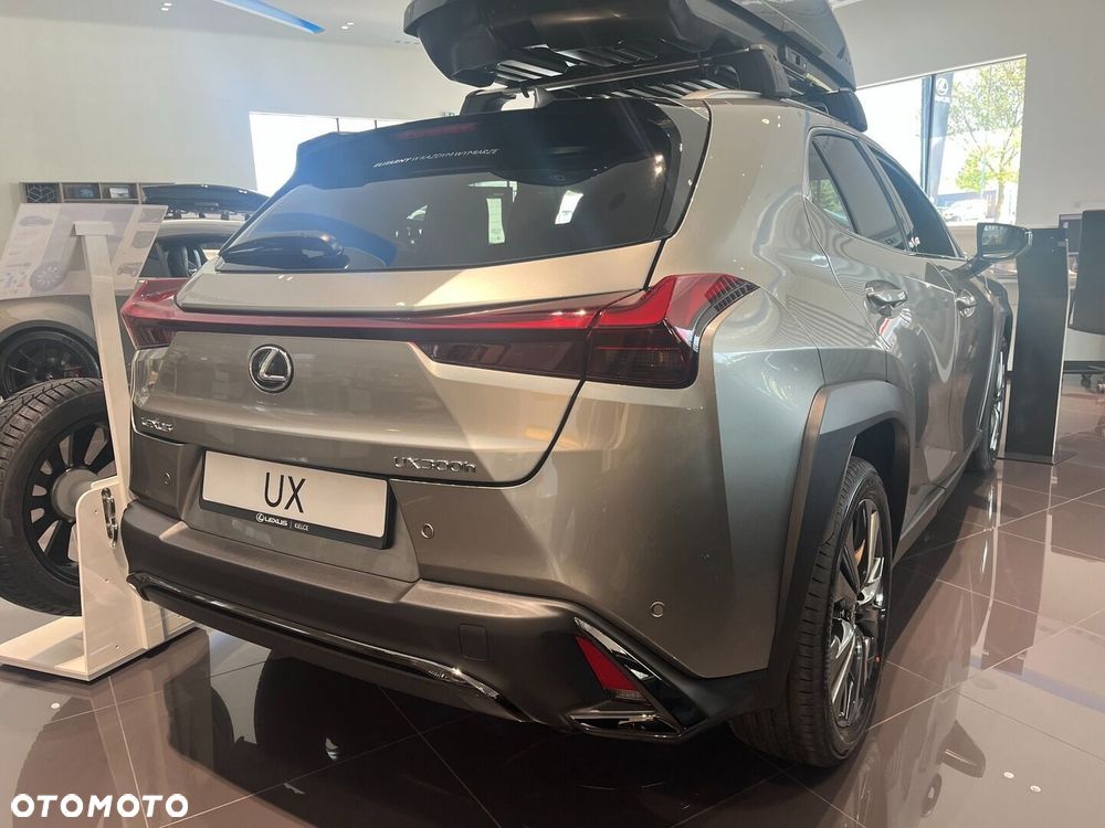 Lexus UX - 4