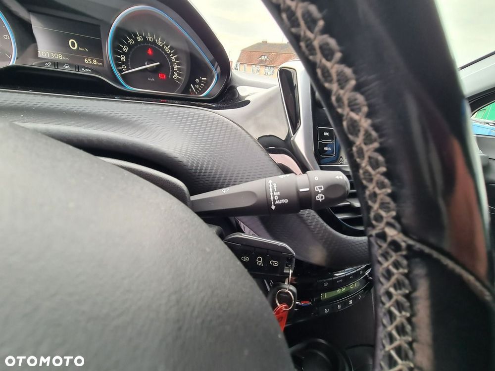 Peugeot 2008 1.2 Pure Tech GPF Allure S&S - 23