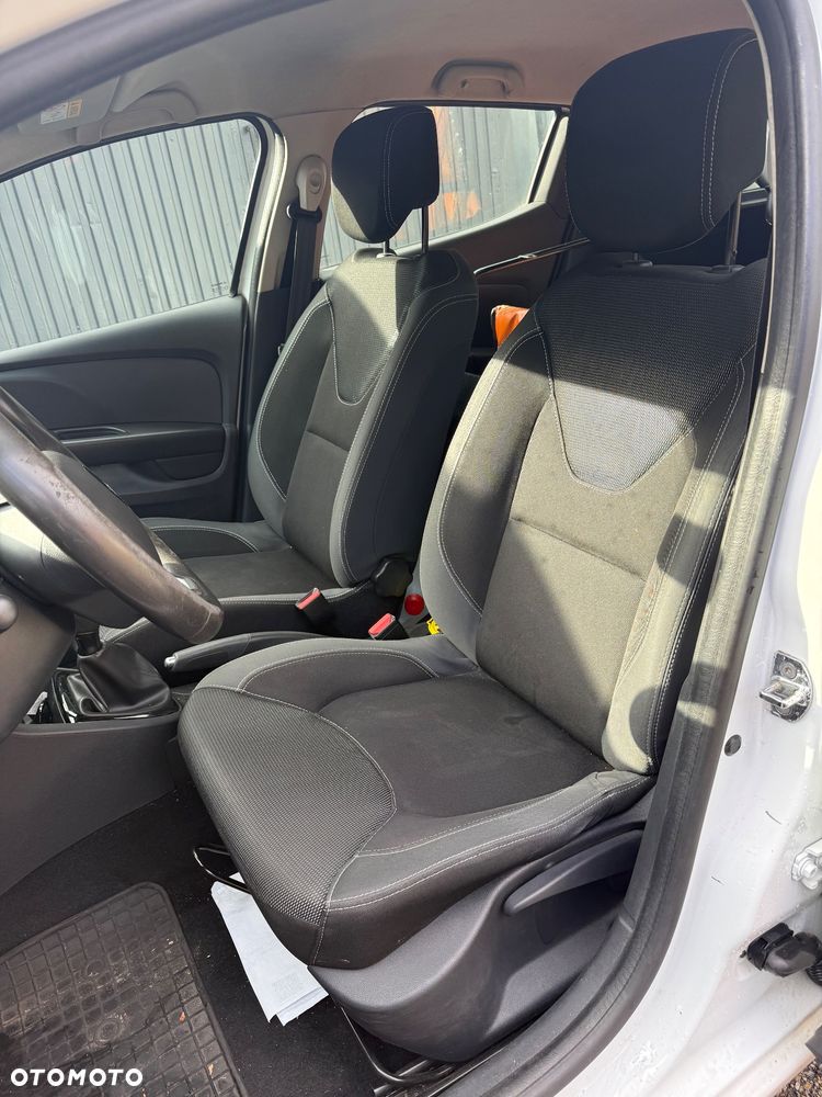 Renault Clio - 17