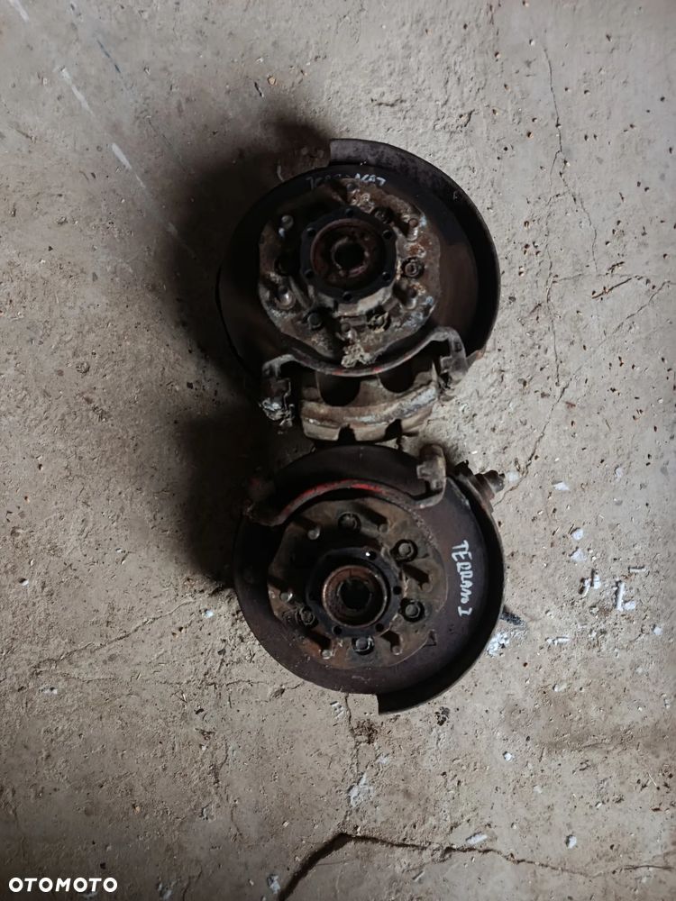 Zwrotnica przód prawa lewa Nissan Terrano 1 - 1