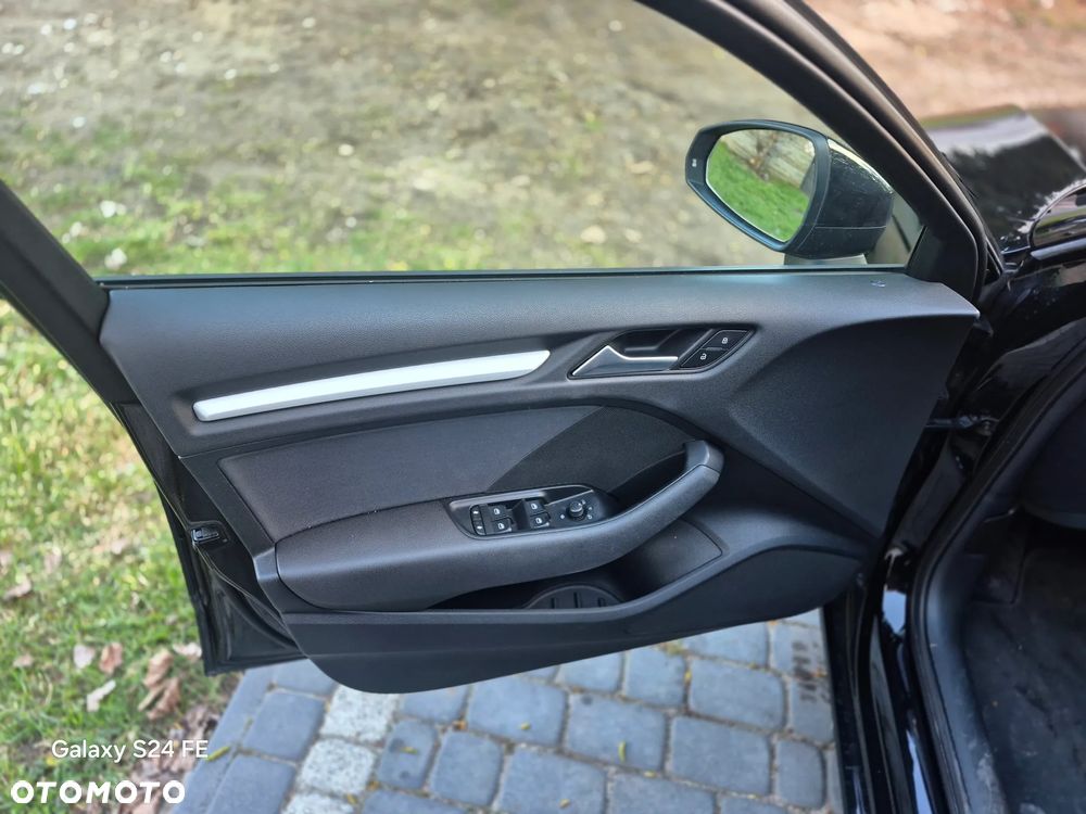 Audi A3 Sportback 1.6 TDI S line Sportpaket - 16