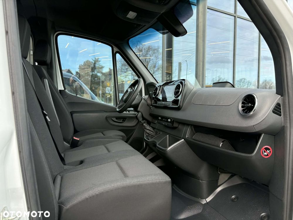 Mercedes-Benz Sprinter - 14