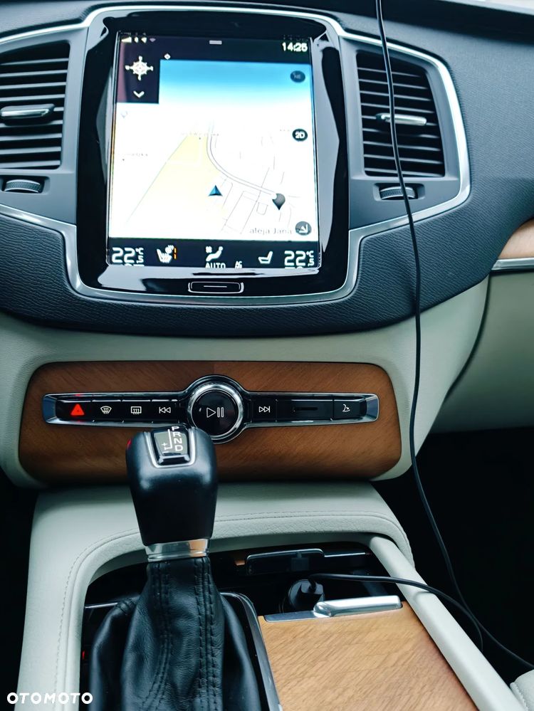 Volvo XC 90 T6 AWD Geartronic Momentum - 32