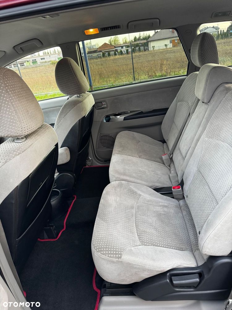 Mitsubishi Grandis 2.4 Intense - 19