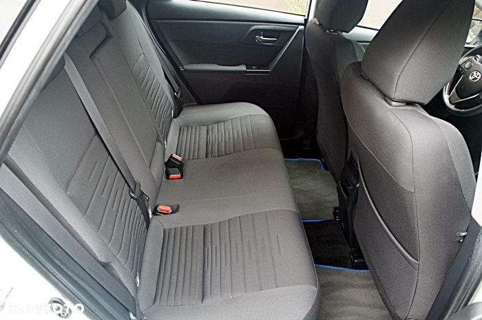 Toyota Auris 1.8 HSD Luna - 25