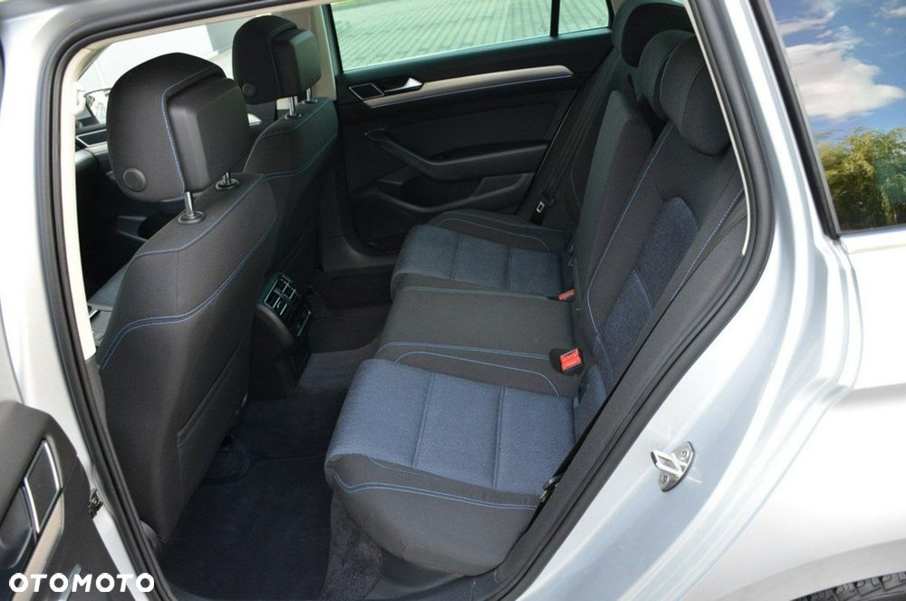 Volkswagen Passat - 26