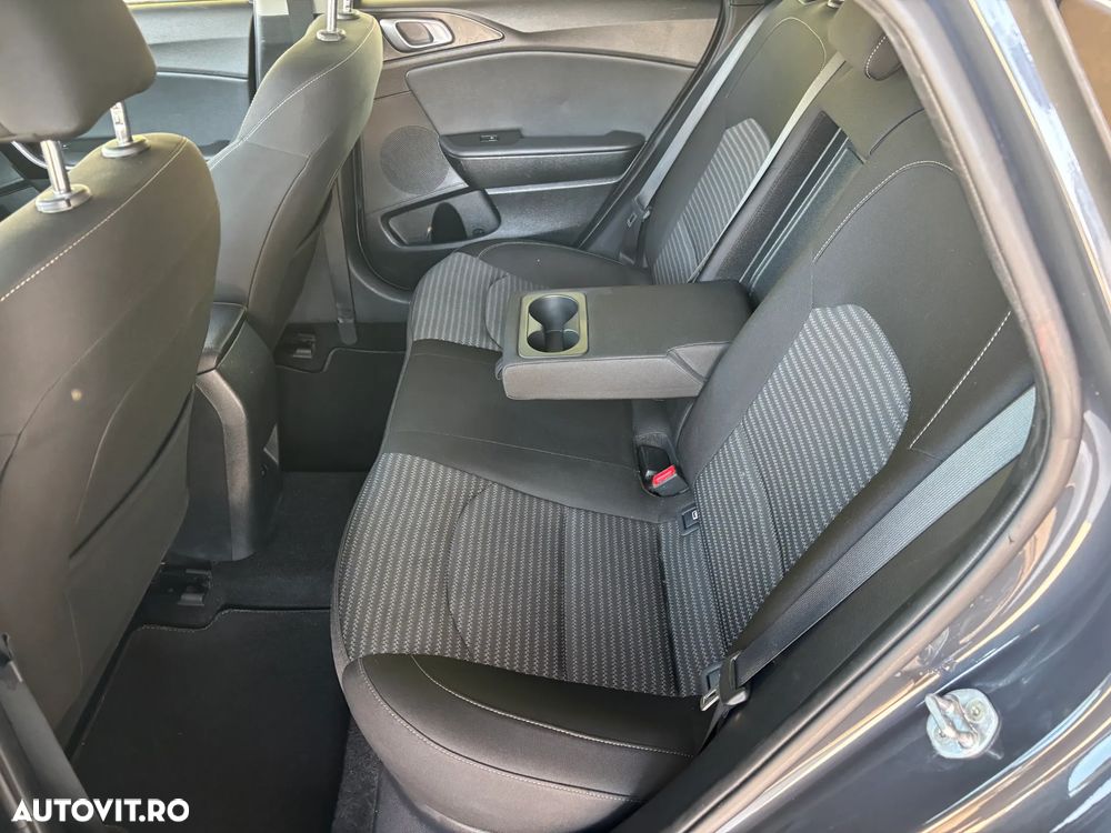 Kia Ceed - 32