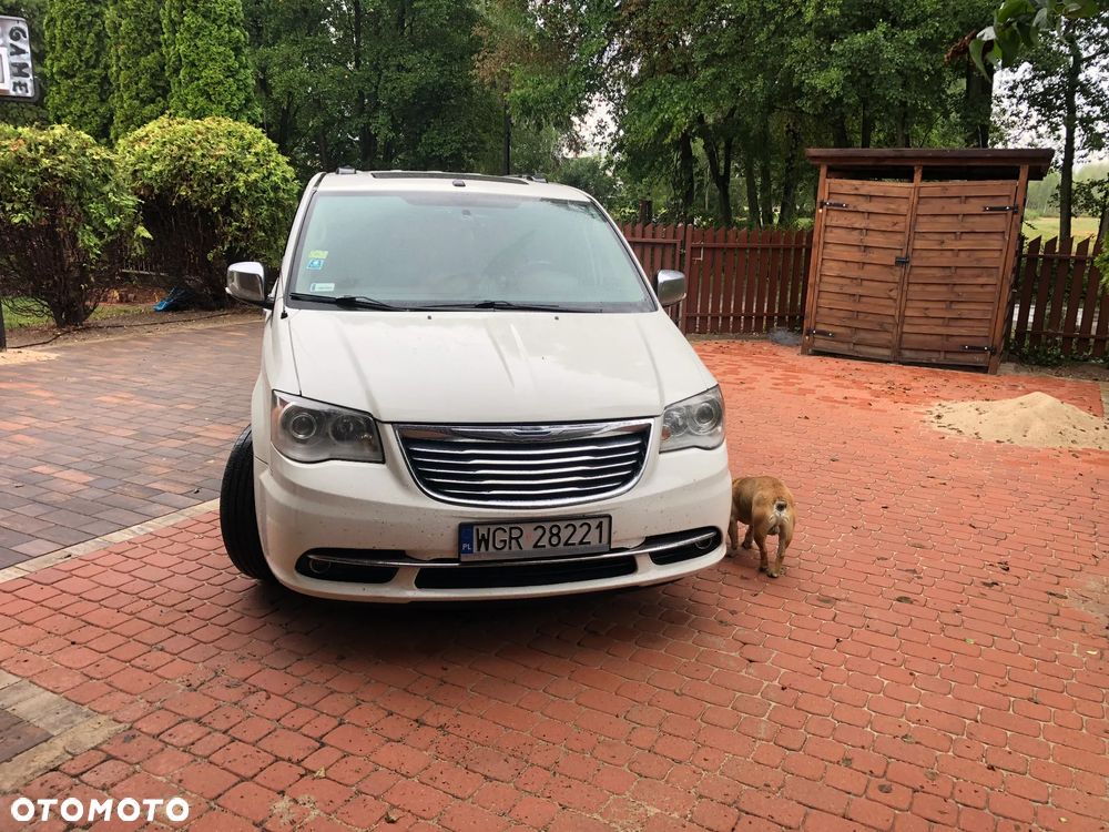 Chrysler Town & Country - 2