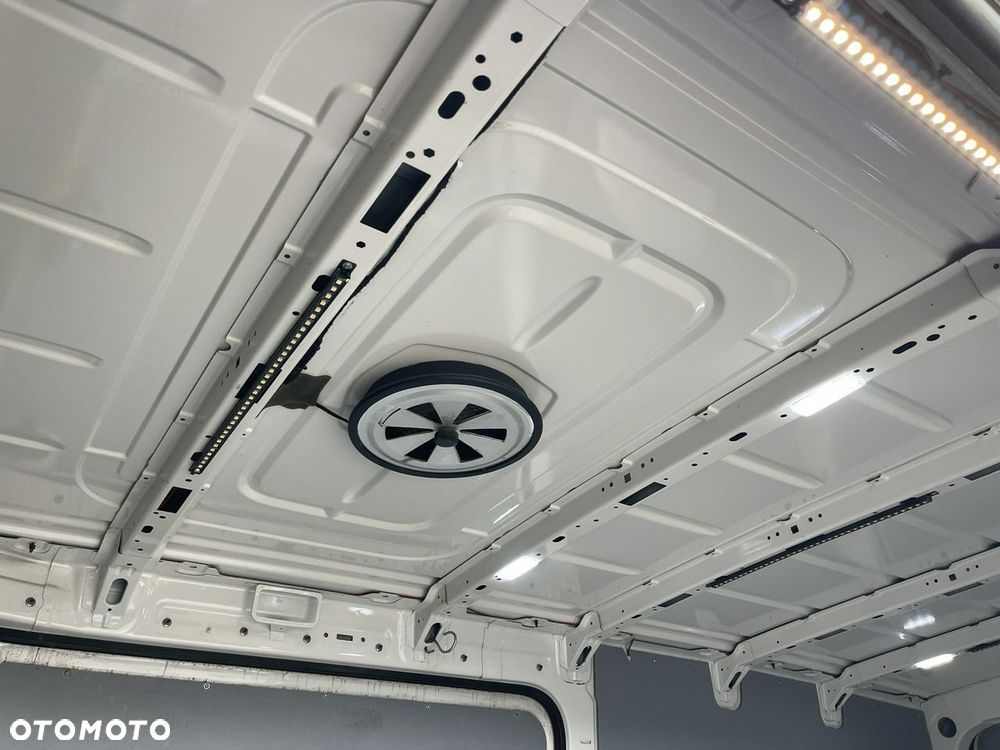 Volkswagen Crafter - 13
