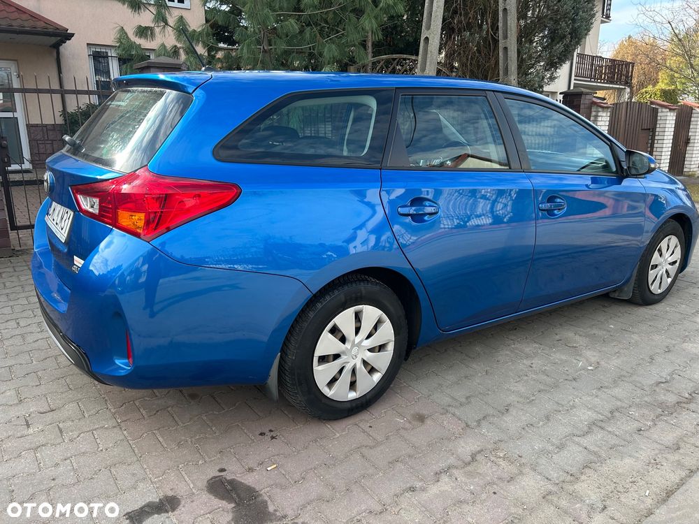 Toyota Auris 1.4 D-4D Terra EU5 - 4