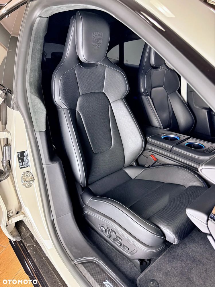 Porsche Taycan - 30