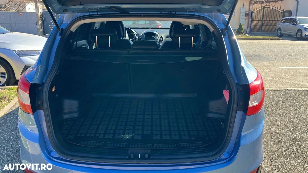 Hyundai ix35 2.0 CRDI 4WD Fifa World Cup Gold Edition - 13