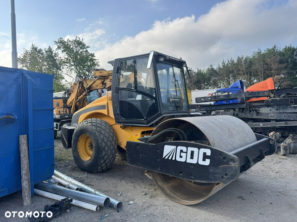 JCB VM132D