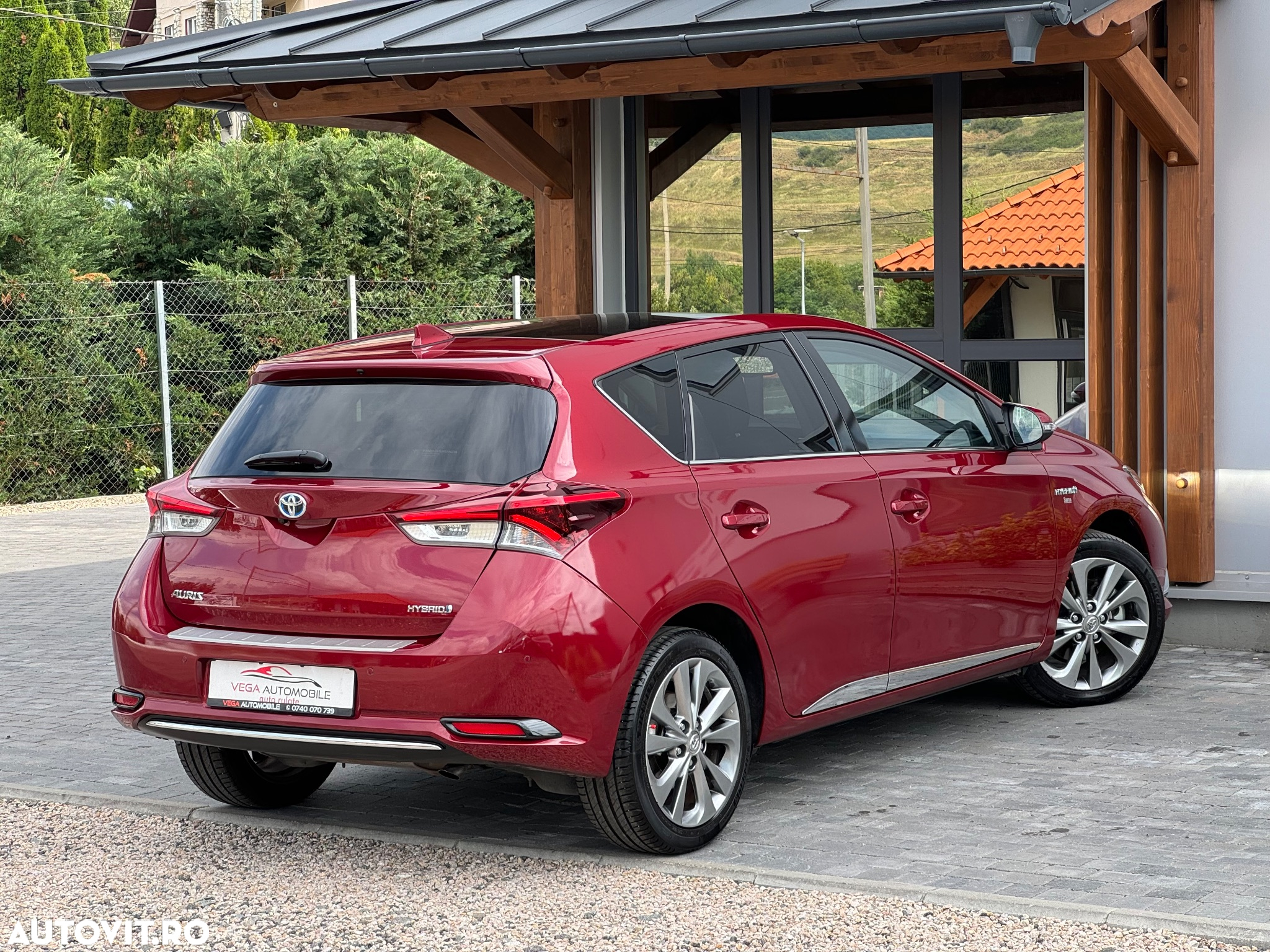 Toyota Auris 1.8 VVT-i Hybrid Automatik Design Edition - 3