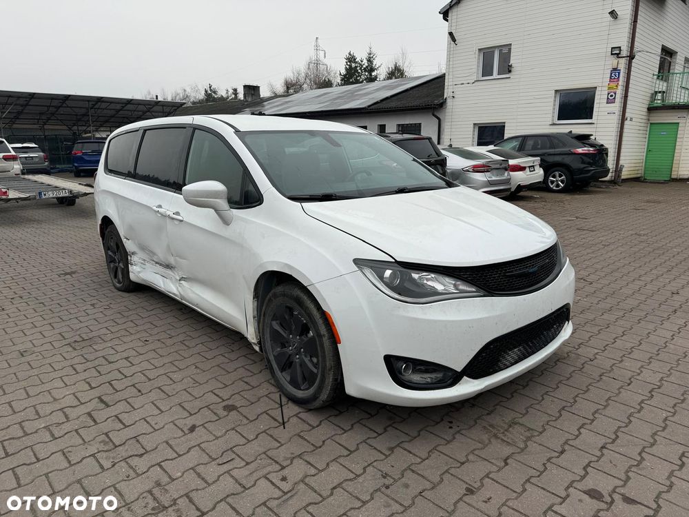 Chrysler Pacifica - 3