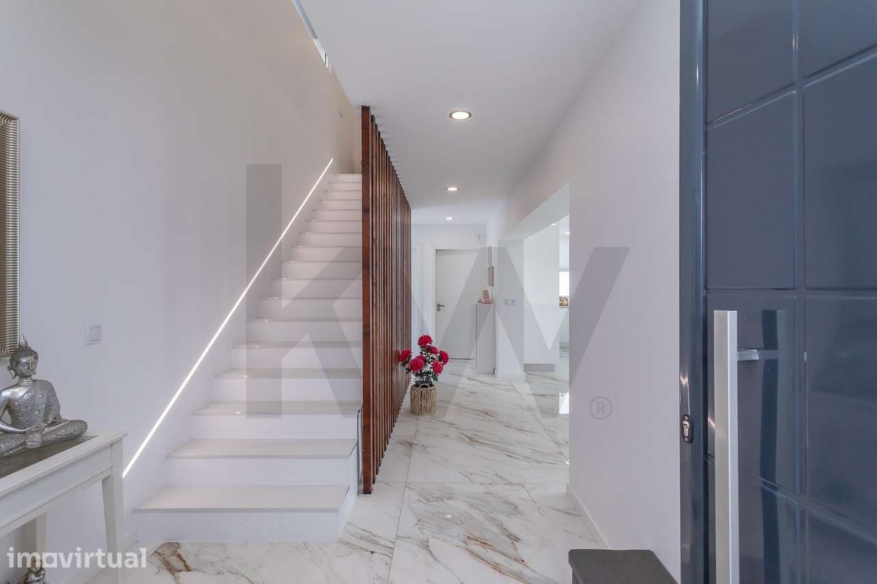 Moradia T3 de Arquitetura Moderna com Piscina - Grande imagem: 5/55
