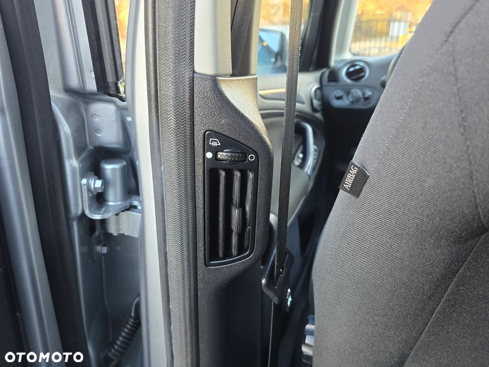 Ford S-Max 2.0 Titanium - 30