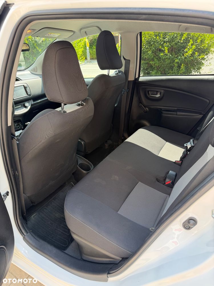 Toyota Yaris Hybrid 100 Premium - 10
