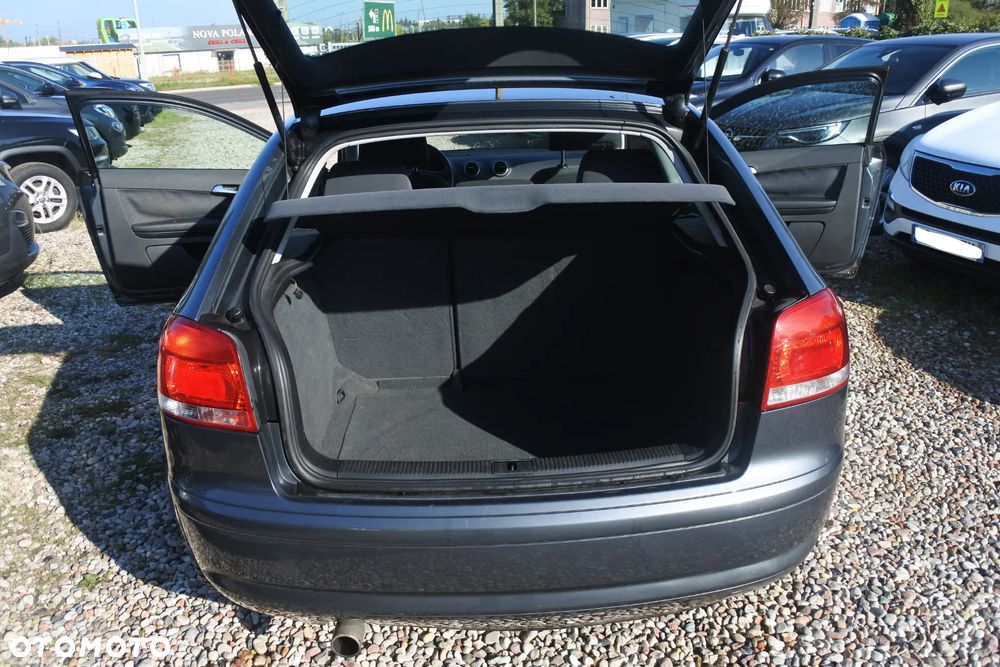Audi A3 3-drzwiowe 1.6 Ambition - 9