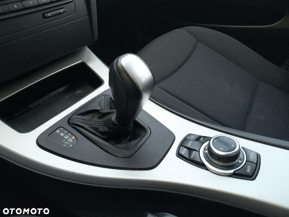 BMW Seria 3 318i - 22