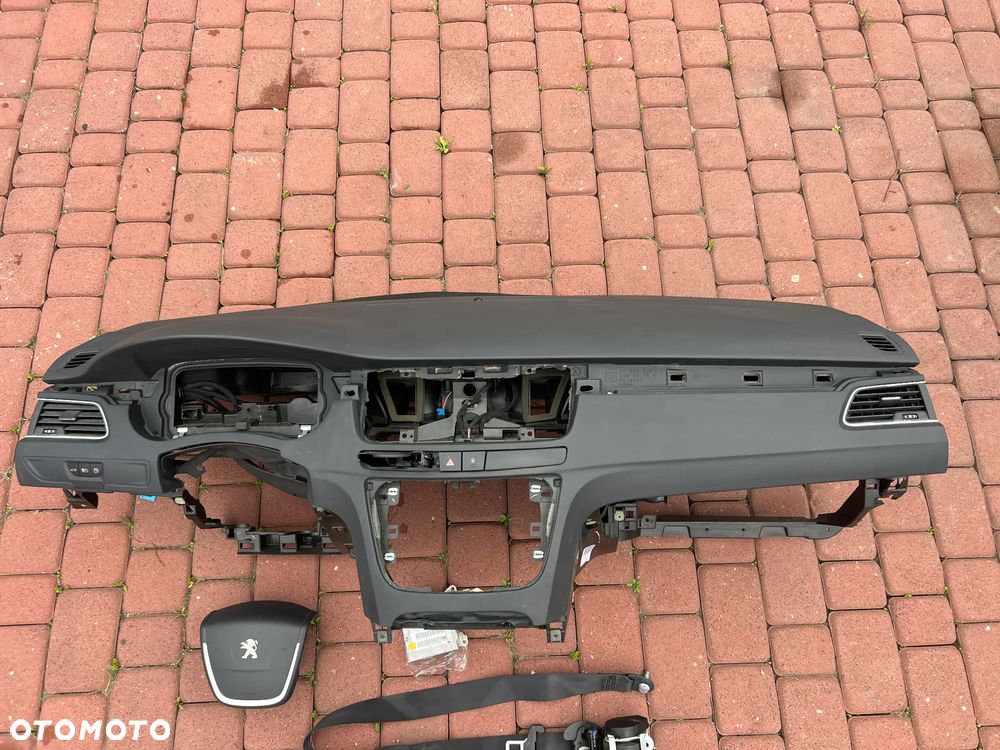 DESKA KONSOLA KOKPIT PODUSZKA PASY PEUGEOT 508 - 2