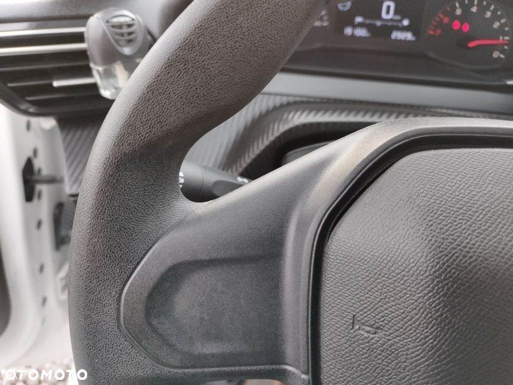 Peugeot 208 - 26