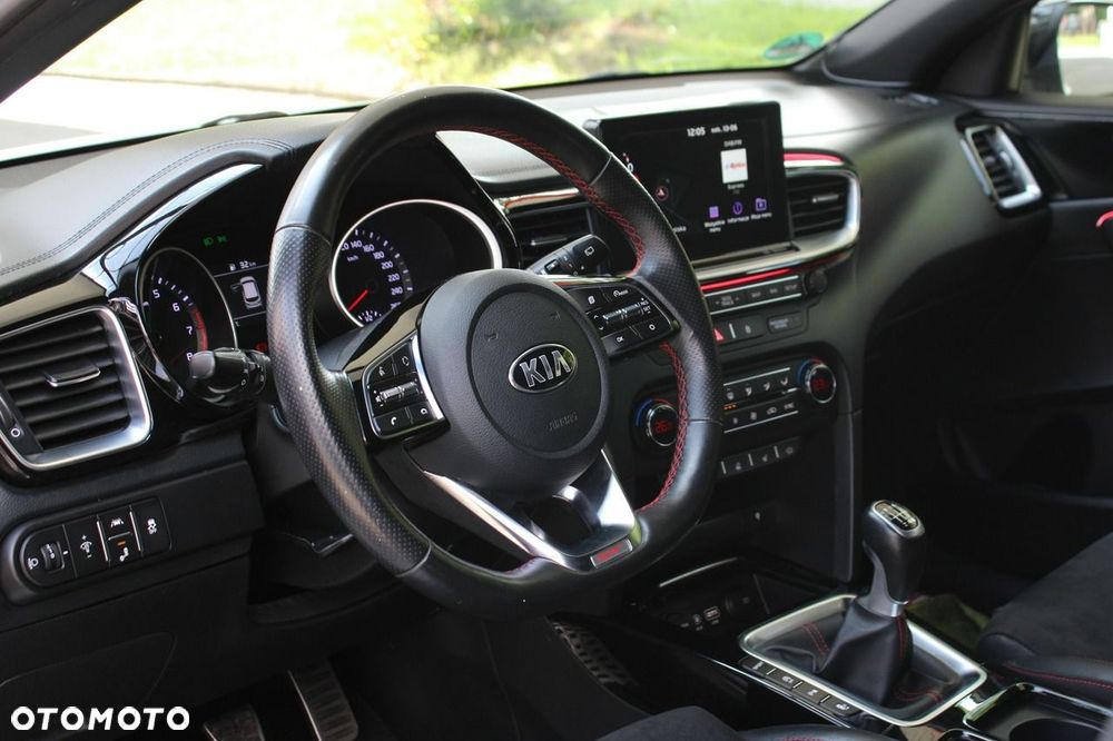 Kia Ceed 1.6 T-GDI GT - 22