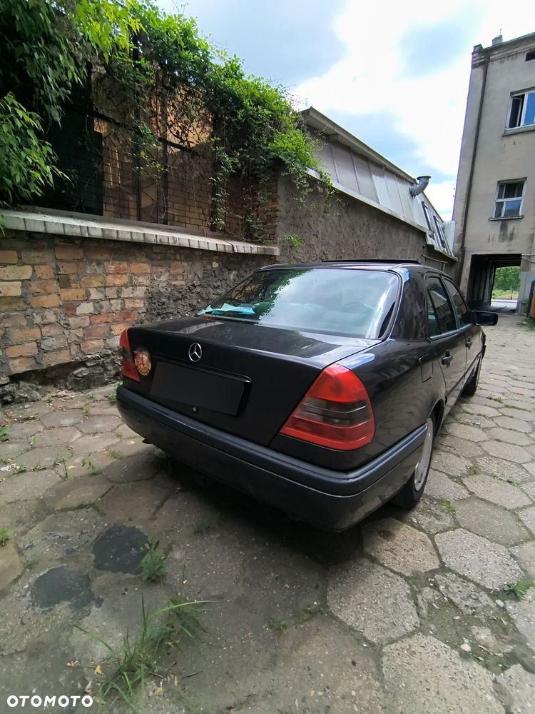Mercedes-Benz Klasa C 180 Classic - 3
